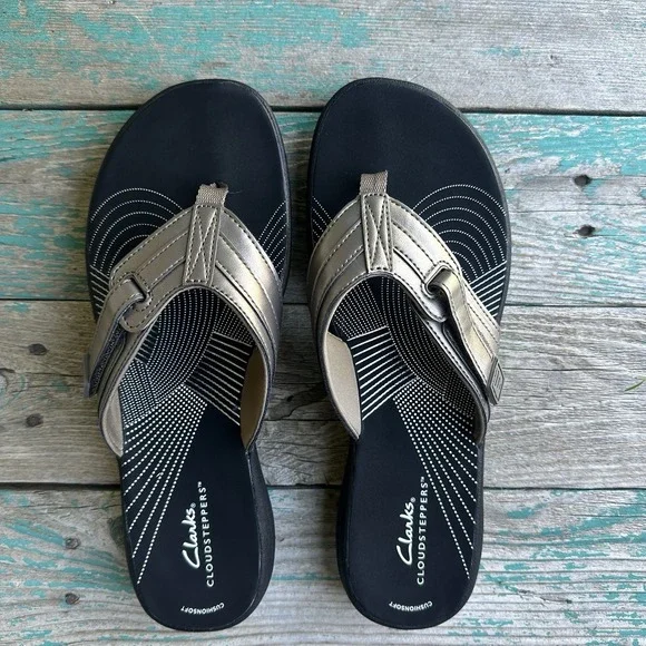 Clarks Cloudsteppers Sandals Women's Size 9 Breeze Sea Gold Black Cushion Soft - Picture 1 of 8